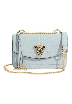 Hellblaue strukturierte Handtasche mit goldener Kettenriemen und goldenem Leopardenkopf-Verschluss auf der vorderen Klappe.