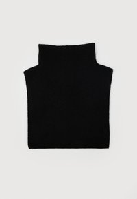 Crni pleteni bezruki turtleneck šal s okruglom ovratnikom, pravokutnog oblika s otvorima za ruke na bijeloj pozadini.