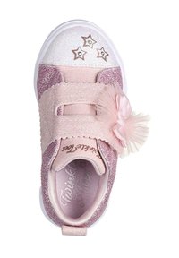 Zapatillas de gliter rosa con una puntera blanca brillante, tres estrellas doradas, tiras de velcro y un adorno de flor de tul rosa en el lateral.