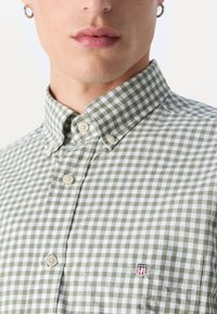 GANT CLASSIC - Marškiniai - pastel green
