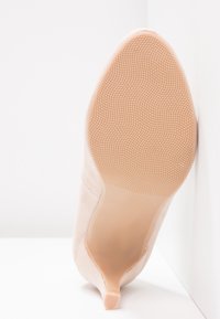 Evans Klasické lodičky - nude