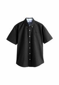 Camisa de botones de manga corta negra hecha de algodón, con un único bolsillo en el pecho, botones blancos y un forro de cuello a rayas.