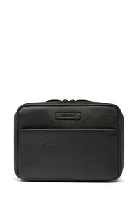 Zwarte leren tas met ritssluiting, voorzien van een voorvak en een gladde textuur, rechthoekige vorm en subtiel merkdetail.