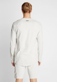 Under Armour Langarmshirt - white