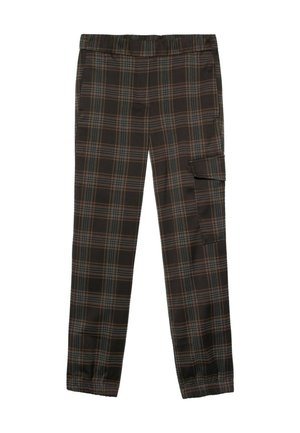 Brązowe spodnie w kratę z elastycznym pasem, wyposażone w boczne kieszenie oraz kieszeń cargo na prawej nogawce. Tkanina o teksturze z wyraźnymi wzorami.