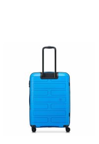 Blauw harde koffer met horizontale groeven, zwarte handgreep en vier wielen voor gemakkelijke rolbeweging. Beschikt over een dubbele ritssluiting en een minimalistisch ontwerp.