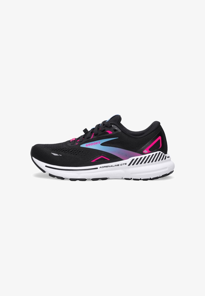 Chaussure de course noire avec tige en mesh, accents roses et bleus, semelle intermédiaire blanche et semelle en caoutchouc texturée. Présente un logo et le texte "ADRENALINE GTS".