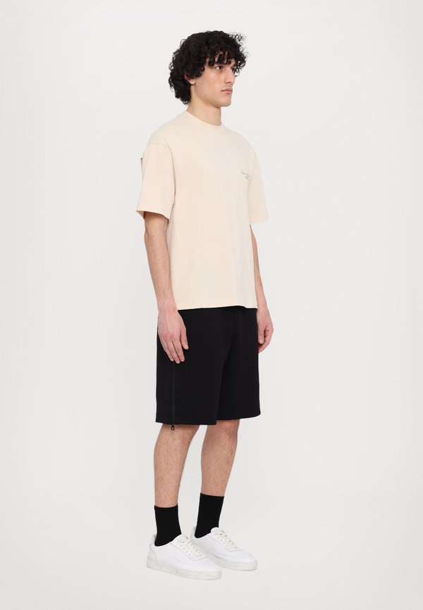 Basic T-shirt - fog2