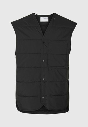 Černá prošívaná vesta bez rukávů se zapínáním na patentky vpředu a jednou náprsní kapsou na levé straně.
