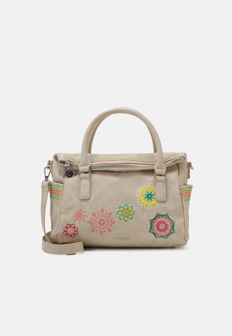Sac à main beige avec deux poignées, bandoulière amovible, fermeture éclair et motifs floraux brodés multicolores sur le devant.