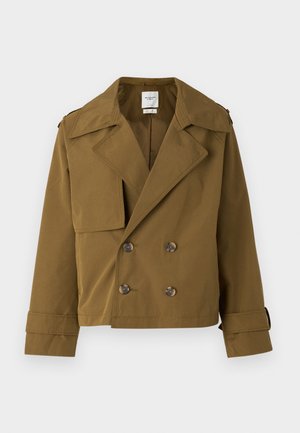 Palton scurt, cu două rânduri de butoane, dintr-un material neted, de culoare marron. Dispune de un guler mare, două buzunare frontale și butoane marron.