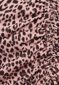 BWLDR CASSI  - Cocktailjurk - pink abstract leopard print