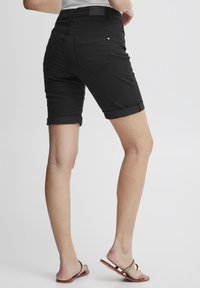PULZ PZROSITA - Denimové šortky - black