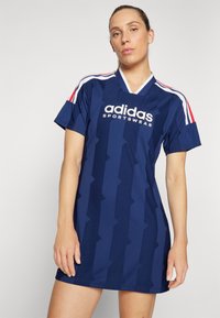adidas Sportswear TIRO CUT STRIPES TSHIRT DRESS - Jerseyklänning - team navy blue/white/better scarlet