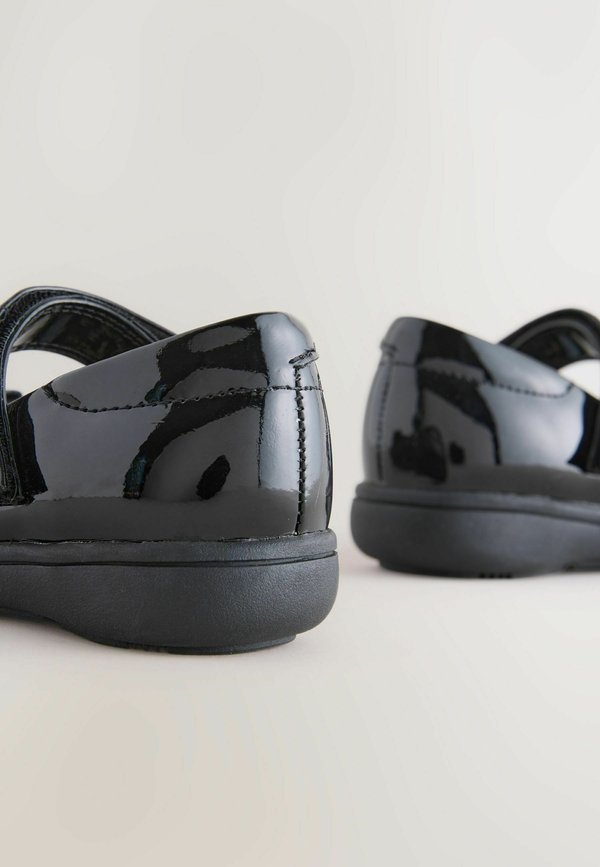 WIDE FIT – BOW MARY JANE SCHOOL – Riemchenballerina