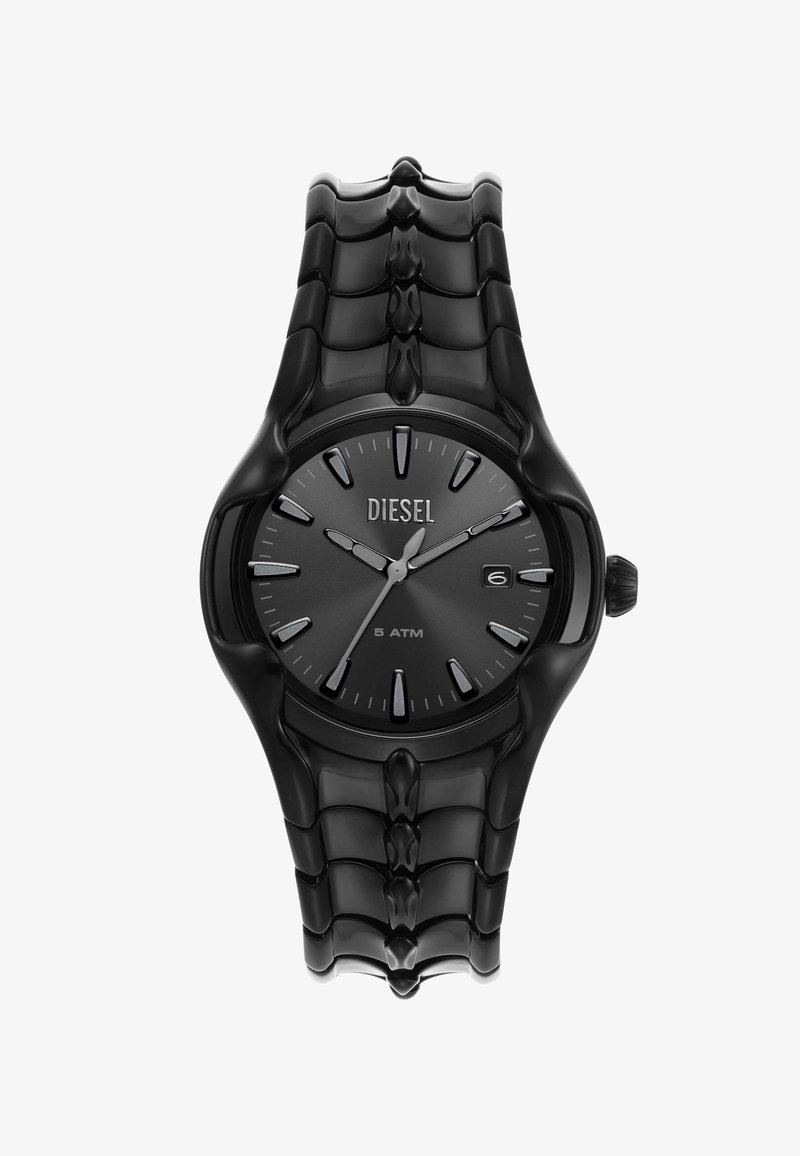 Schwarze Diesel-Armbanduhr mit Metallgliedarmband, rundem Zifferblatt, silberfarbenen Stundenmarkierungen, Datumsanzeige und der Angabe einer Wasserdichtigkeit von 5 ATM.