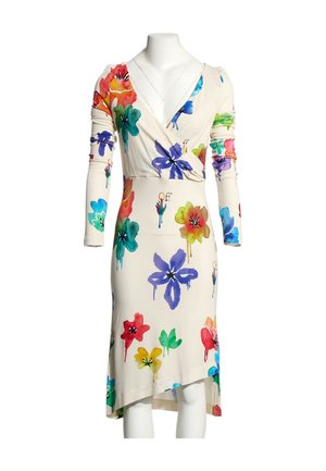 Vestido cruzado de manga larga con dobladillo asimétrico, fondo crema y grandes estampados florales coloridos en estilo acuarela en rojo, azul, verde y amarillo.