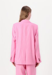 Fabienne Chapot REGGY  - Bleizeris - pink glow