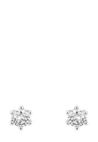 Silver-tonade örhängen med fyra klämd stenar av klart, runt kubiskt zirkonia, som visar en enkel, elegant blommig design.