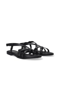 Schwarze Sandalen mit flacher Sohle, die mehrere miteinander verflochtene Riemen und eine verstellbare Fußgelenkschnalle für einen sicheren Halt bieten.