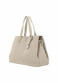 Beige Kunstleder-Tasche, rechteckige Form, doppelte Griffe, Reißverschlussverschluss, Schlüsselanhänger-Detail angebracht, glatte Textur, minimalistisches Design.