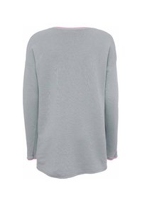 Maglietta grigia a maniche lunghe con texture a costine, con un accento rosa sul collo e orlo arrotondato. La vista posteriore mostra una vestibilità comoda.