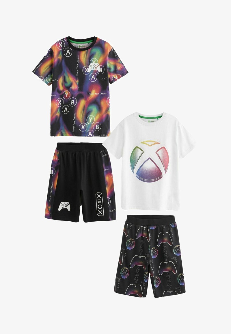 To Xbox-tema T-shirts og to par shorts. Den ene T-shirt har et flerfarvet design, mens den anden har et grafisk logo.
