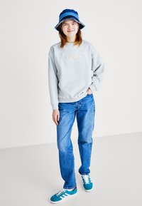 Felpa Levi's Salinas Crew Donna - Cotone Morbido, Grafica Mini BW, Bianco - Foto 2