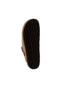 Semelle extérieure en daim marron avec une semelle en caoutchouc noir texturé présentant un motif ondulé, offrant adhérence et traction.