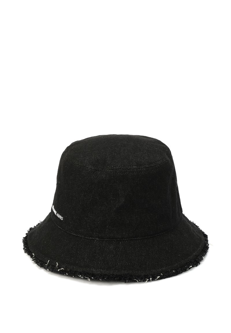 Schwarzer Denim-Bucket-Hut mit fransigem Rand, ausgestattet mit weißen Logodetails, zylindrischer Form und einer strukturierten Stoffoberfläche.