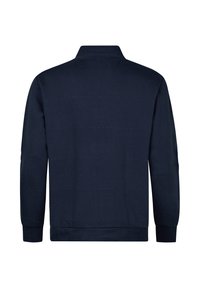 Jersey azul marino con cuello alto. Presenta un patrón de zigzag texturizado y puños y bajo acanalados. Confeccionado con una tela suave.