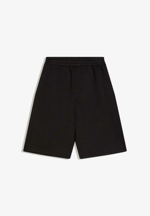 Črne kratke hlače do kolen z elastičnim pasom in stranskimi žepi, položene ravno na belem ozadju.