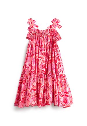 Robe florale rose avec bretelles à volants, corsage froncé et jupe à volants. Le tissu présente des motifs tourbillonnants dans différentes nuances de rose.