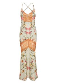 Květnaté maxi šaty s překříženými tenkými ramínky, oranžovými krajkovými detaily a multibarevnými vzory květin a ptáků na krémovém pozadí.