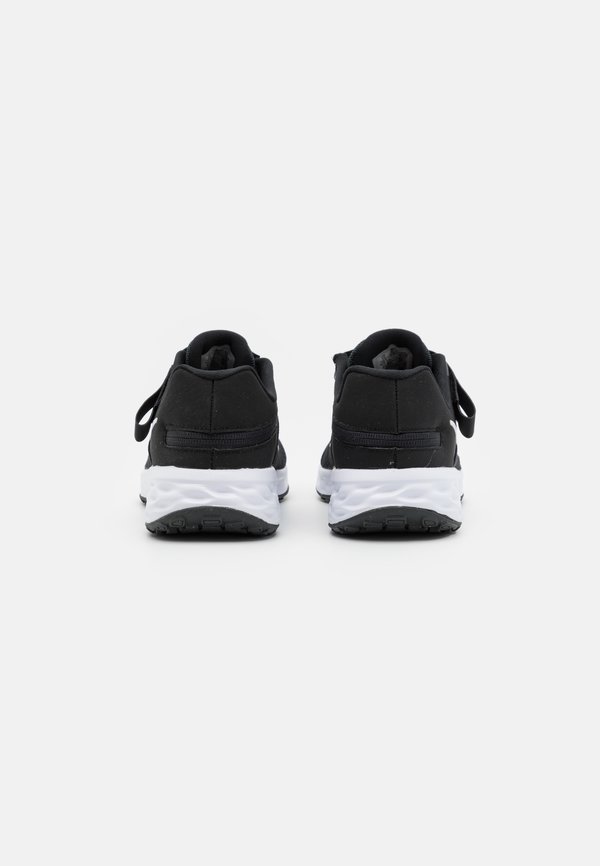 NIKE REVOLUTION 6 FLYEASE (GS – Laufschuh Straße