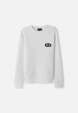 Sweatshirt blanc à manches longues, col rond, avec un logo noir brodé sur la poitrine gauche. Texture lisse, design minimaliste.