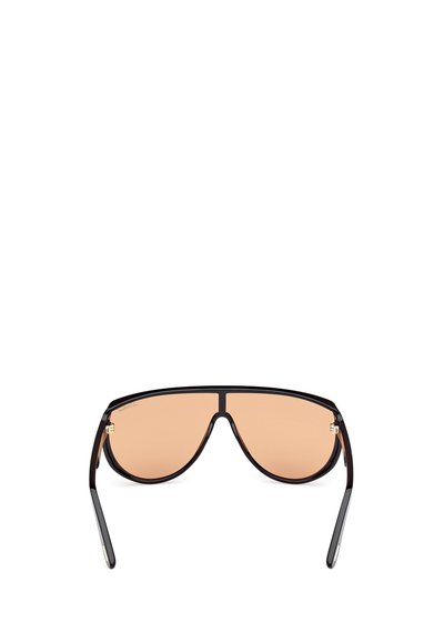 Černé letecké sluneční brýle se světlými hnědými skly, elegantním kovovým rámem a zaoblenými okraji. Doplňkové drobné zlaté kovové detaily na stranicích.