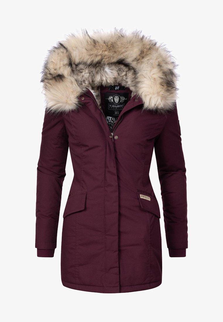 Burgundy parka med faux fur-huva, dragkedjestängning, två framfickor, ribbade ärmslut och ett mjukt texturerat tyg. Fodrad insida med varumärkesetikett.
