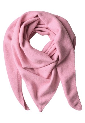 Suave bufanda de lana rosa doblada en forma triangular con tela lisa y caída y extremos puntiagudos sobre un fondo blanco.