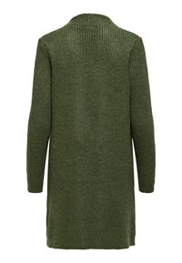 Olijfgroen cardigan gemaakt van gestructureerde brei-stof. Beschikt over een sjaalkraag en lange mouwen, met zijspleten voor extra bewegingsvrijheid.