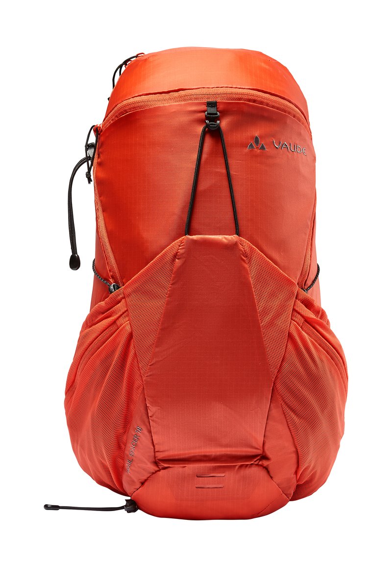 Oranje rugzak met een gestroomlijnd ontwerp, voorzien van een ritssluiting aan de bovenkant, verstelbare koorden en getextureerde gaasaccenten op het onderste gedeelte.