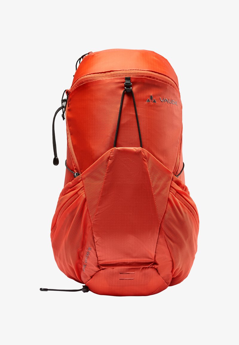 Oranje rugzak met een gestroomlijnd ontwerp, voorzien van een ritssluiting aan de bovenkant, verstelbare koorden en getextureerde gaasaccenten op het onderste gedeelte.