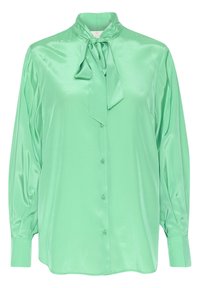 Blusa in satin verde con scollo a fiocco, maniche lunghe, chiusura con bottoni e una superficie liscia e lucida. Presenta una vestibilità comoda.