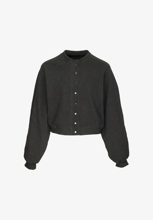 Schwarze, kurze Jacke mit Druckknöpfen vorne, langen, aufgeplusterten Ärmeln und rundem Kragen.