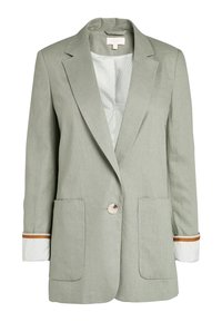 Blazer verde claro de tela texturada, con un cierre de un solo botón, dos bolsillos frontales y detalles a rayas en los puños.