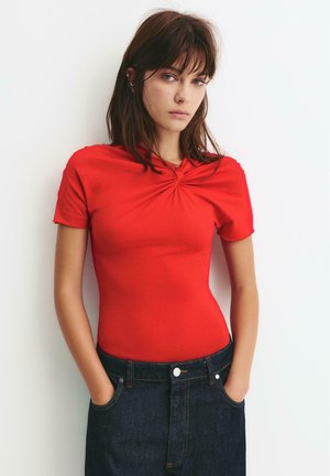 KNOT DETAIL NECKLINE - T-shirt con stampa - red