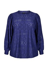 Violeta mežģīņu blūze ar apaļu kakla izgriezumu, garām pūkainām piedurknēm un sarežģītiem dimanta rakstiem. Iezīmējas ar teksturētu, gaisīgu dizainu.