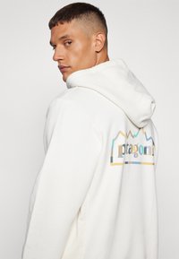 Patagonia UNITY FITZ UPRISAL HOODY UNISEX - Majica s kapuljačom - birch white