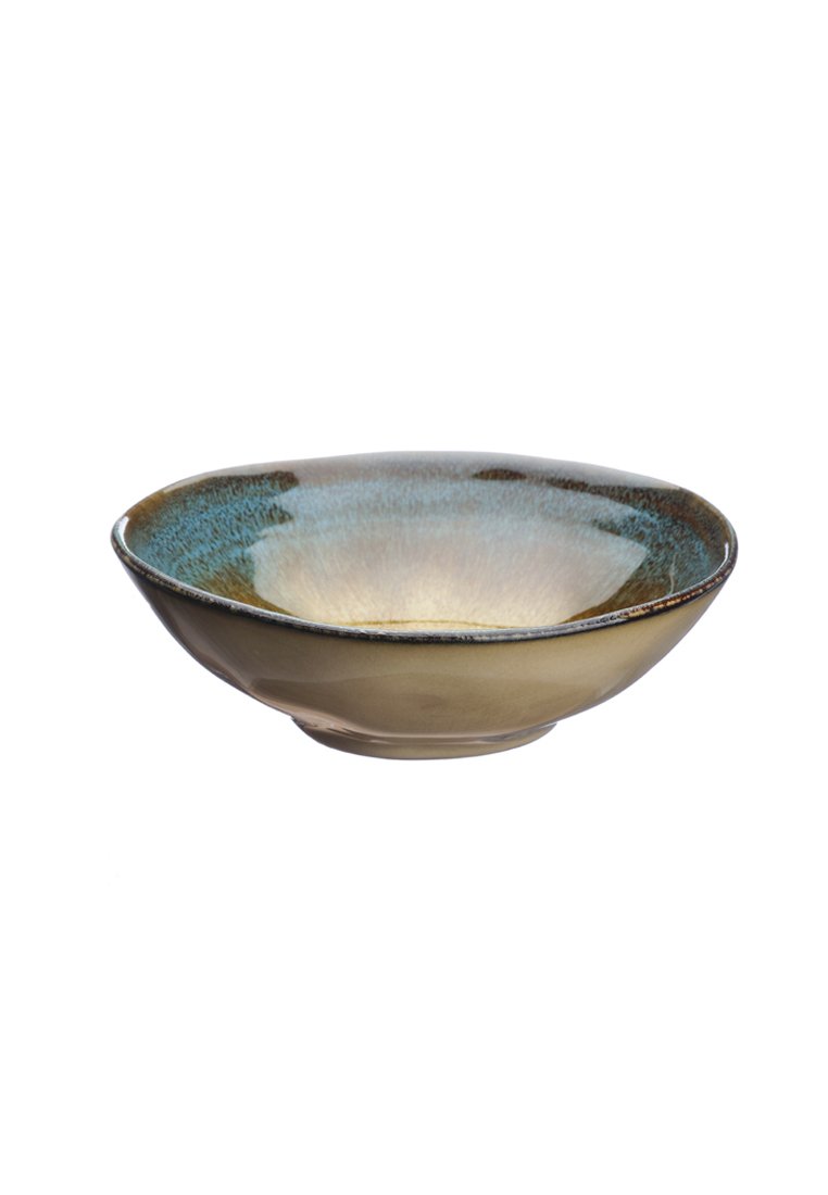 Ceramiczna miska o płytkim, rozszerzającym się kształcie. Posiada błyszczące turkusowe wnętrze oraz brązowy gradient na zewnętrznej stronie. Gładka tekstura i krzywoliniowe krawędzie.