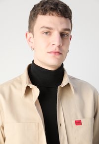 HUGO EGRIN - Chemise classique - open beige